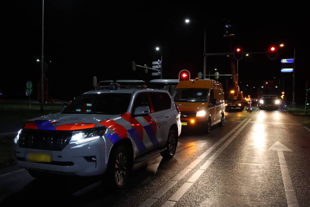 Wegwerker gered door brandweer