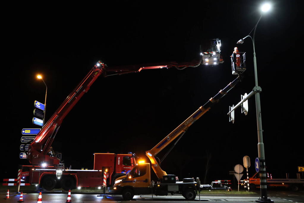Wegwerker gered door brandweer