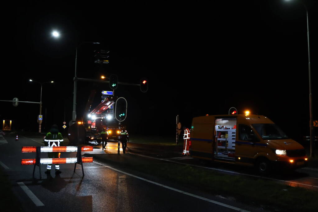 Wegwerker gered door brandweer