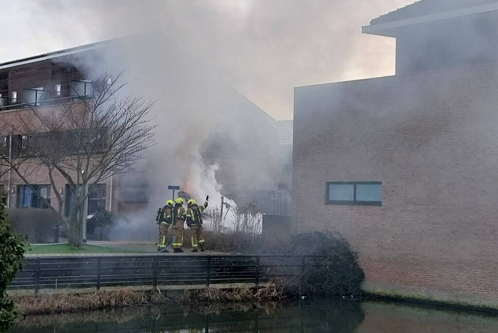Aanhanger volledig in lichterlaaie