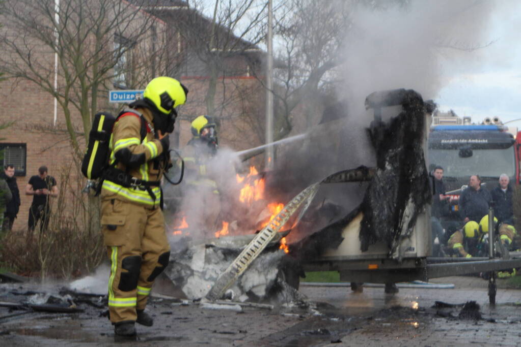 Aanhanger volledig in lichterlaaie