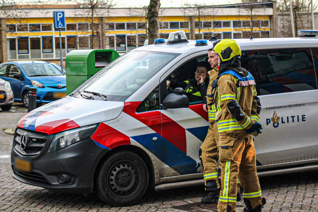 Brandweer verricht onderzoek in flat