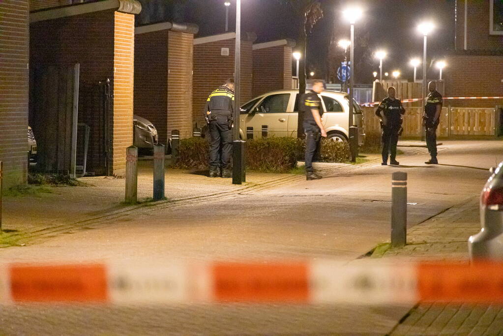 Straat afgezet na explosie bij woning