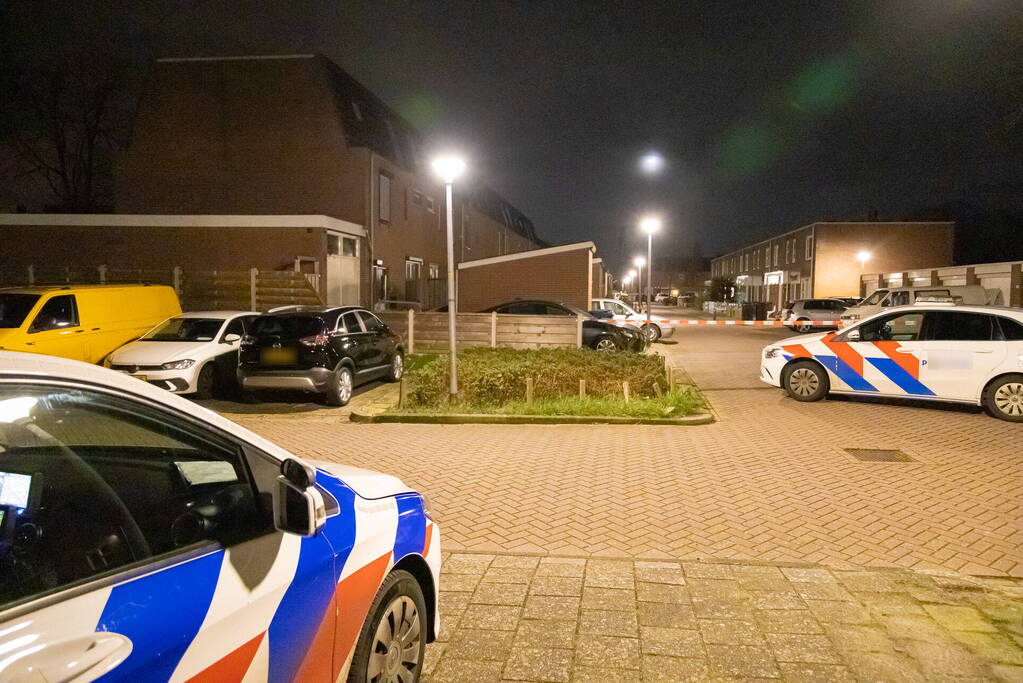 Straat afgezet na explosie bij woning