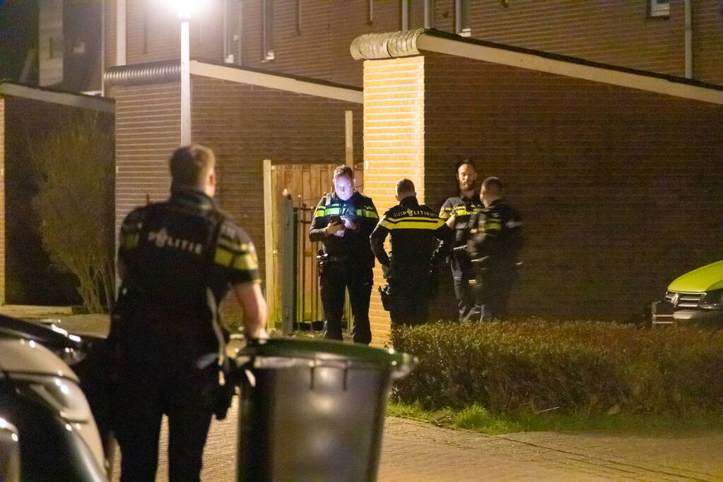 Straat afgezet na explosie bij woning