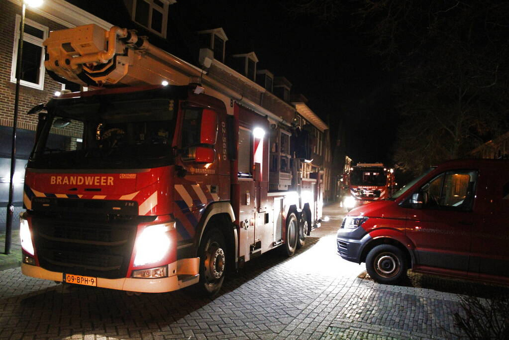 Brandweer ventileren woning na vergeten pan