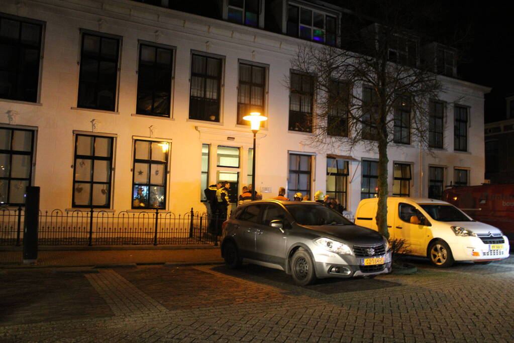 Brandweer ventileren woning na vergeten pan