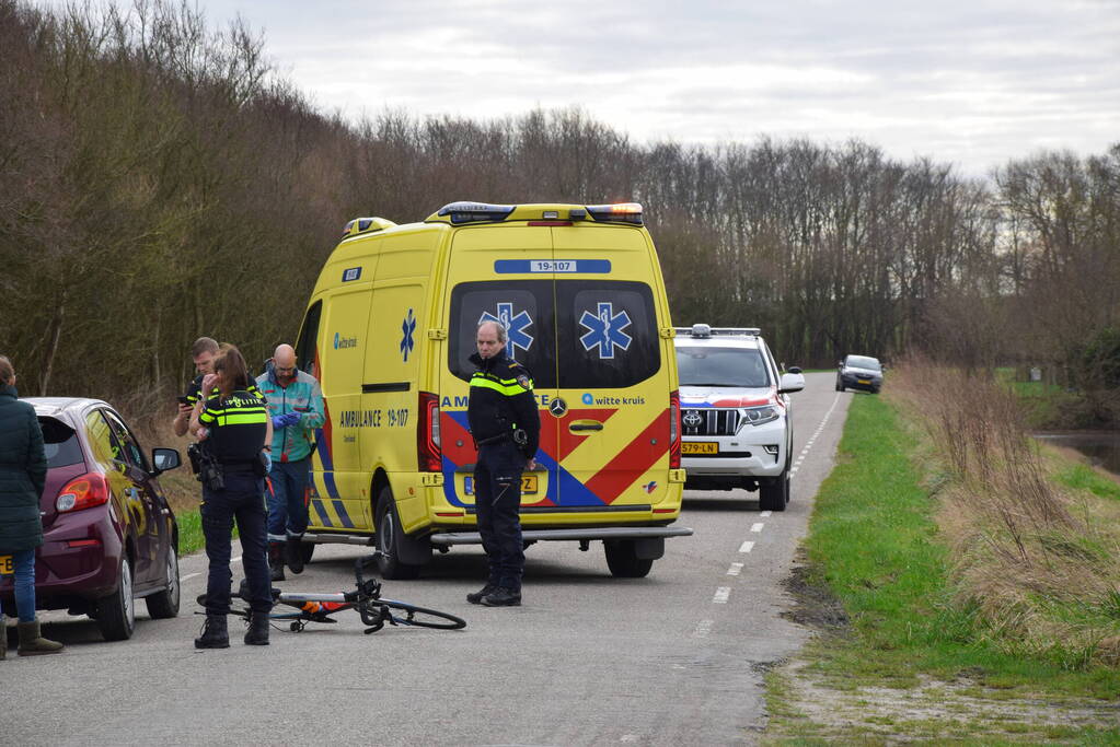 Wielrenner zwaargewond bij botsing met automobilist