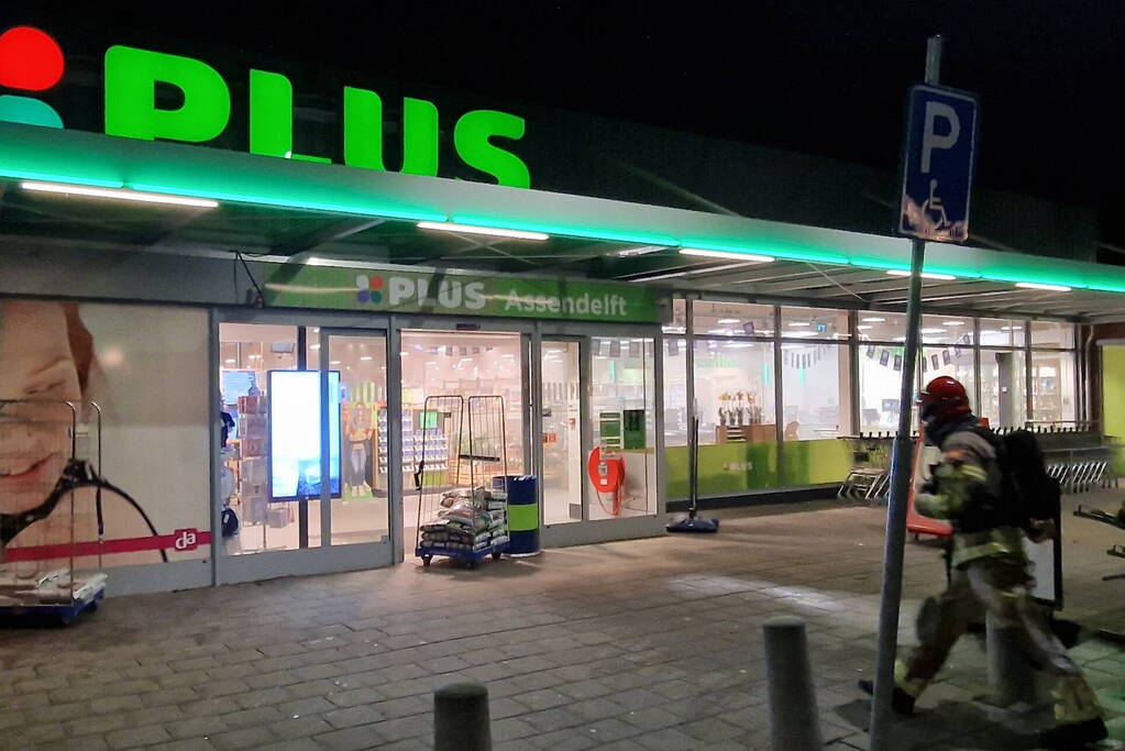 Hulpdiensten ingezet voor damp in supermarkt na springen van leiding
