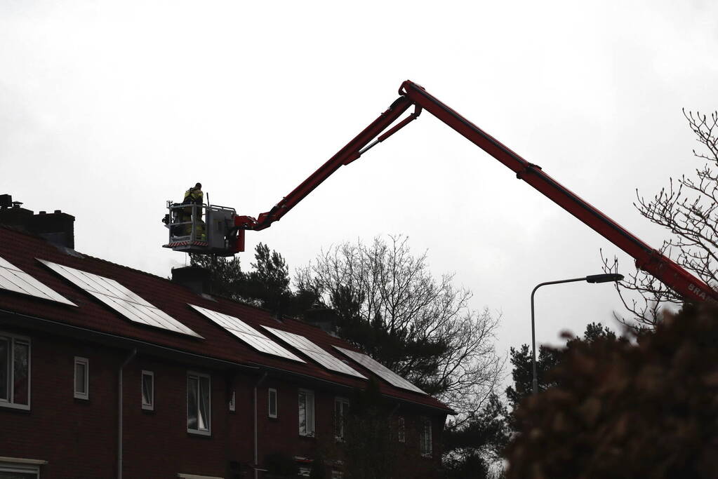 Brand in schoorsteen van woning