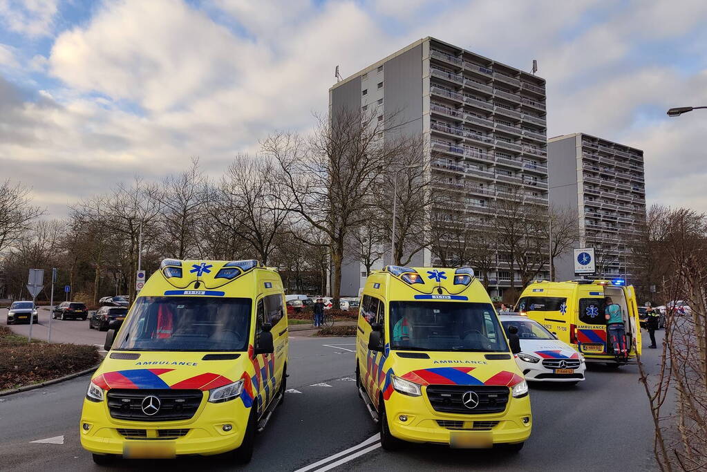 Twee gewonden nadat bestuurder macht over het stuur verliest