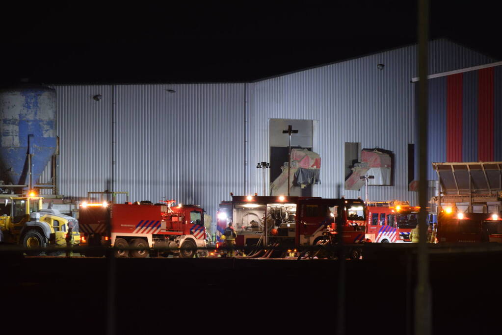 Grote brand in loods met hooi