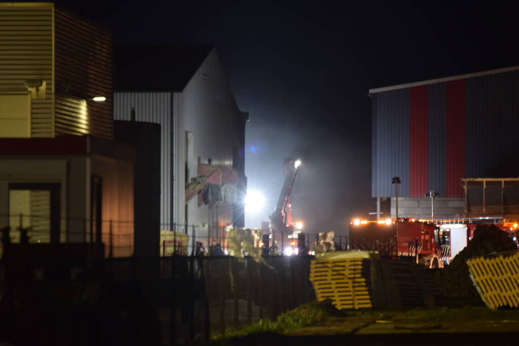 Grote brand in loods met hooi