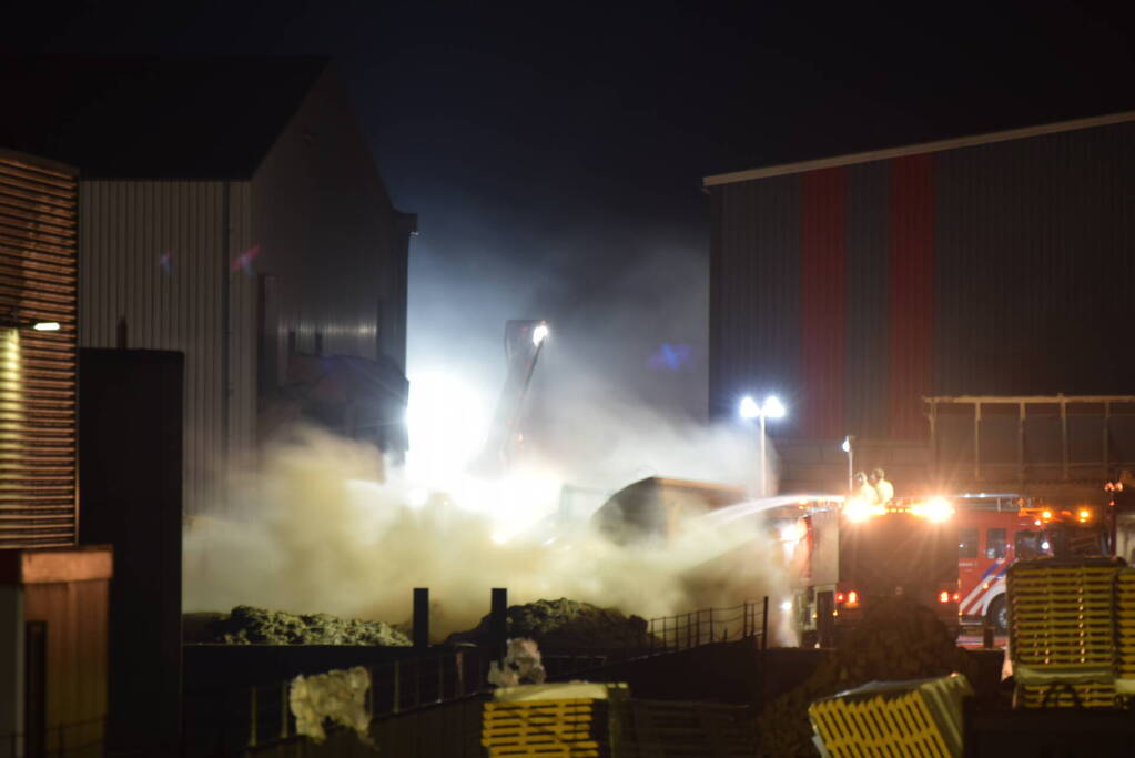 Grote brand in loods met hooi