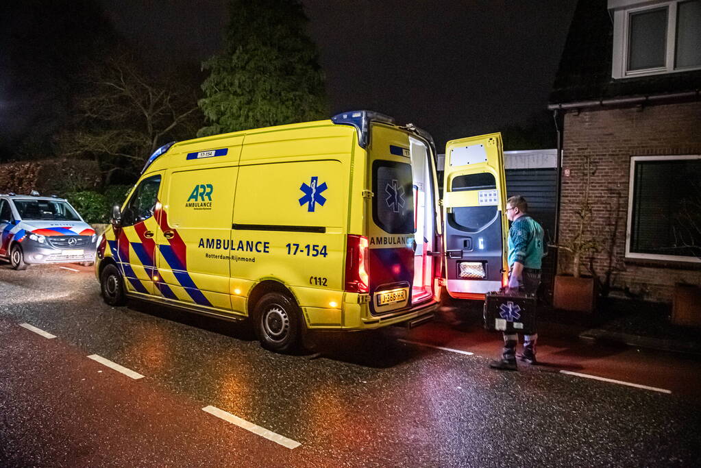 Jongen meldt zich met steekwond bij ouders