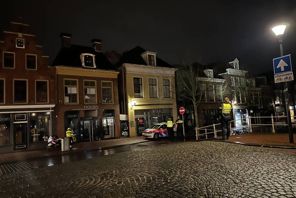Zoekactie naar persoon op dak van gebouw