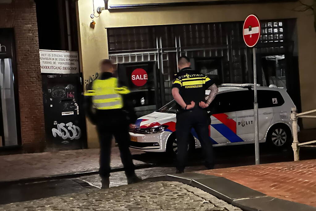 Zoekactie naar persoon op dak van gebouw