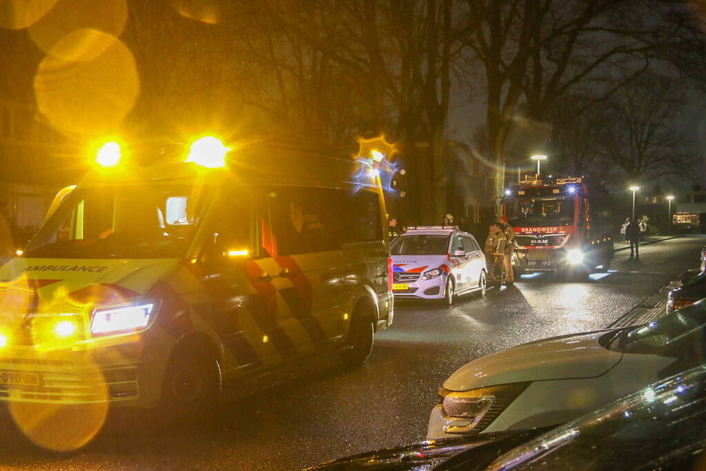 Bewoner en agenten gecontroleerd nadat bewoner onwel geworden is