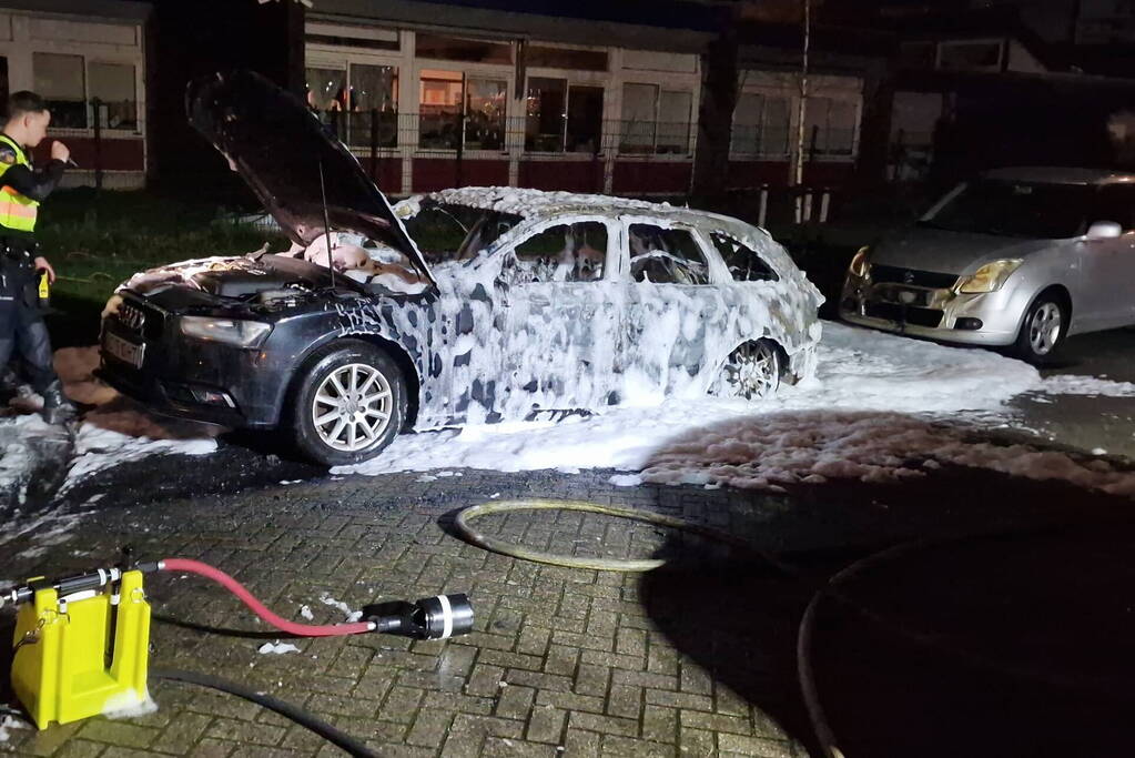 Buitenlandse Audi door brand verwoest