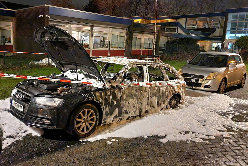 Buitenlandse Audi door brand verwoest