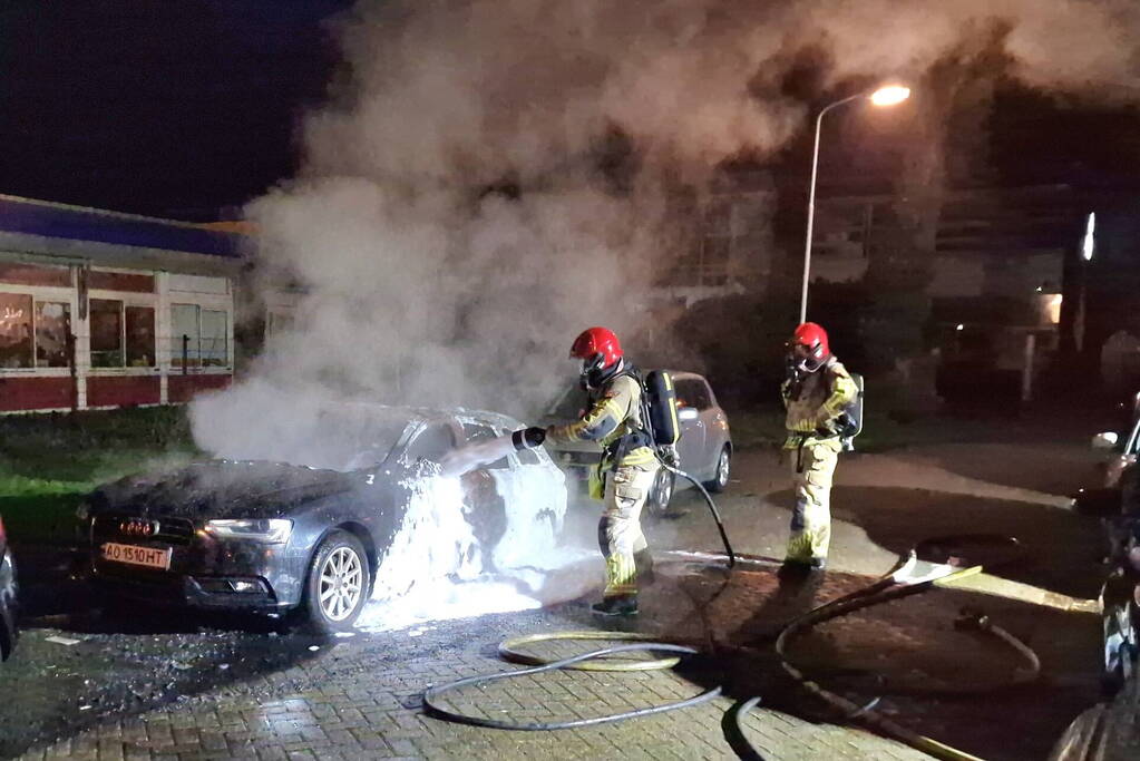 Buitenlandse Audi door brand verwoest