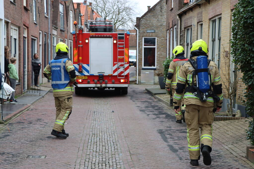 Brandweer verricht metingen naar gaslucht