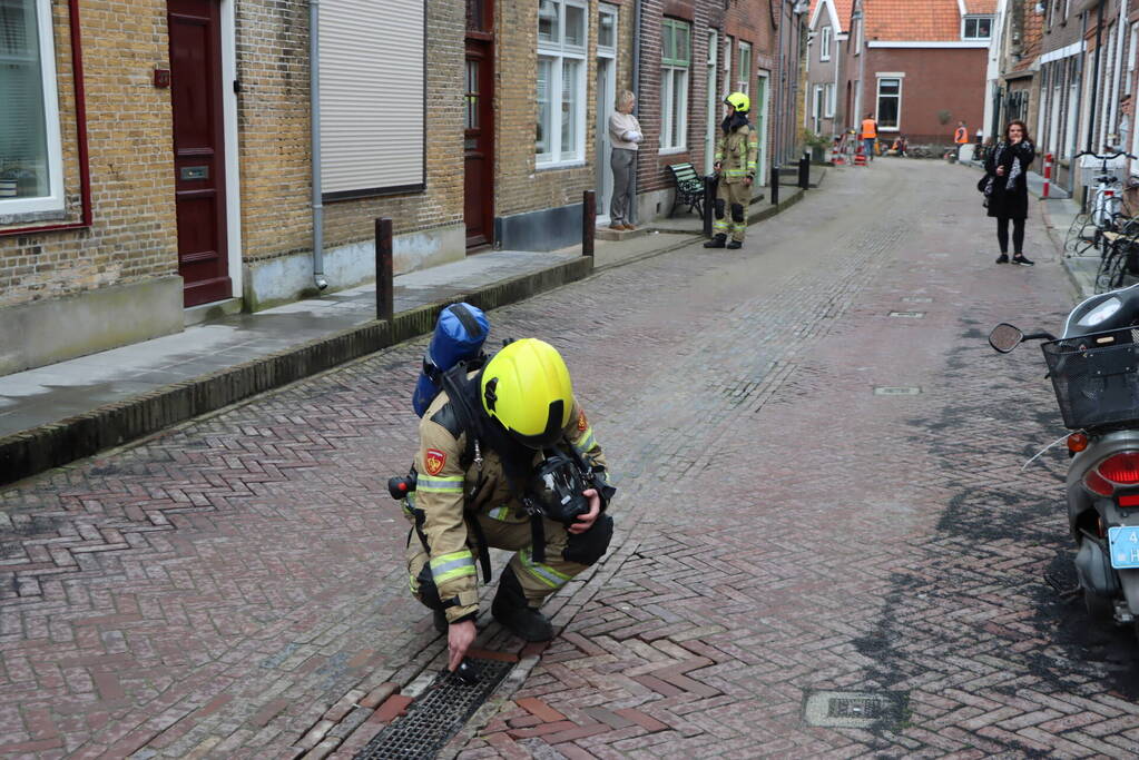 Brandweer verricht metingen naar gaslucht