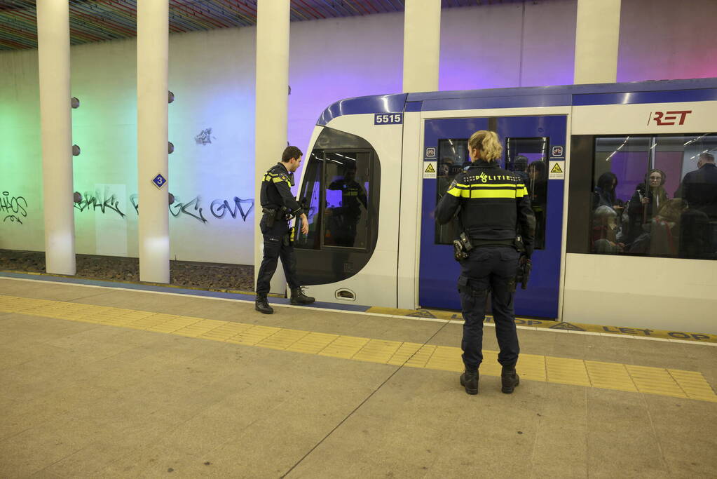 Grote zoekactie vanwege bedreiging met mes centraal station