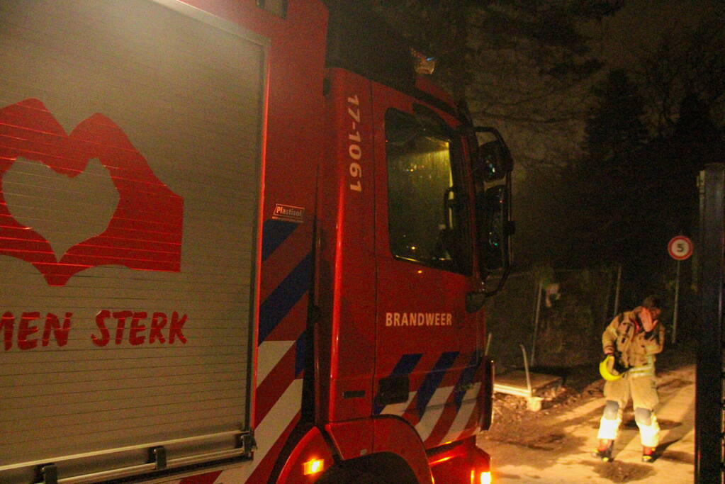Brandweer ingezet voor uitslaande brand in tuinhuis