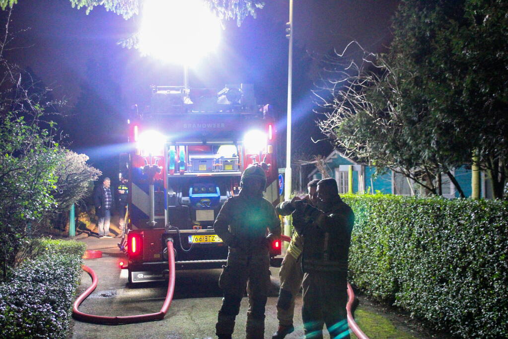 Brandweer ingezet voor uitslaande brand in tuinhuis