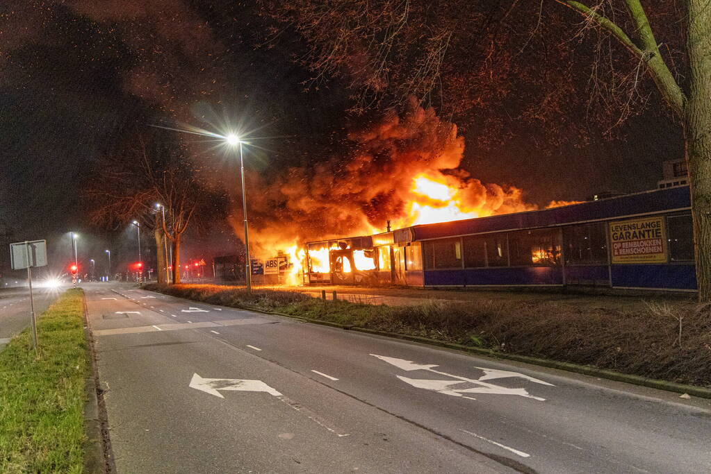 Zeer grote brand in Haarlemse winkel