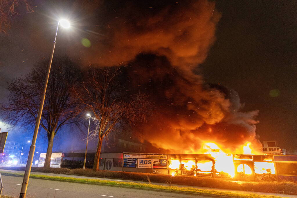 Zeer grote brand in Haarlemse winkel