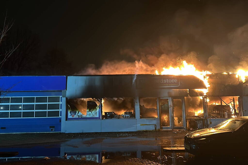 Zeer grote brand in Haarlemse winkel