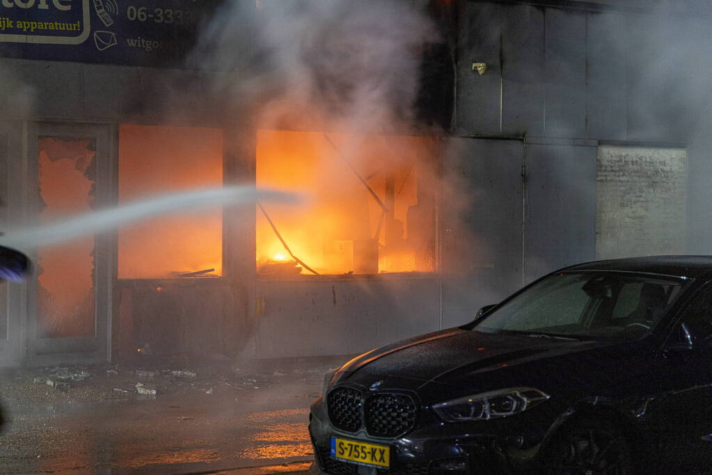 Zeer grote brand in Haarlemse winkel