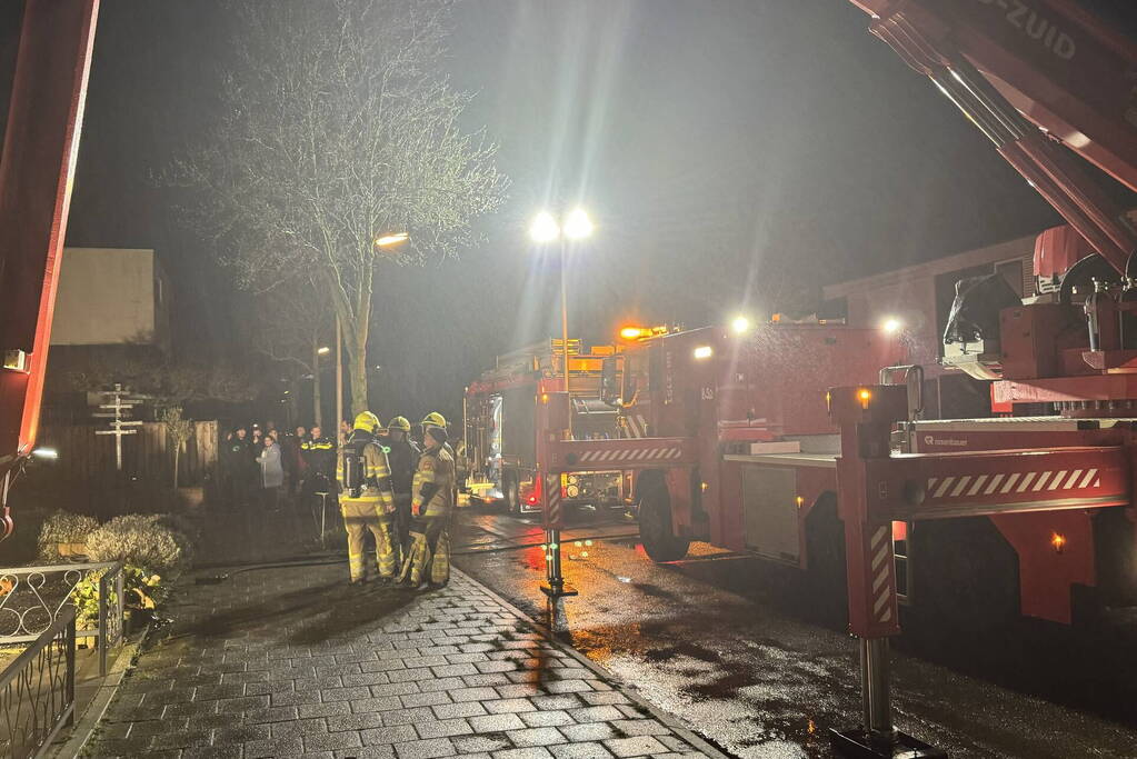 Veel rookontwikkeling bij brand op zolder