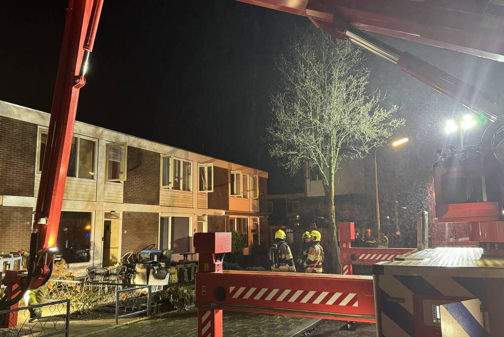 Veel rookontwikkeling bij brand op zolder