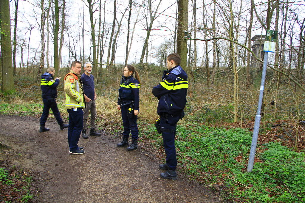 Verdacht materiaal gevonden in bosgebied