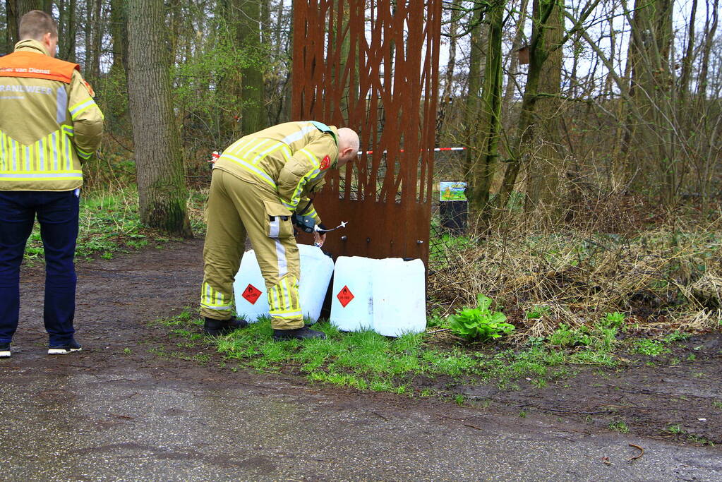 Verdacht materiaal gevonden in bosgebied