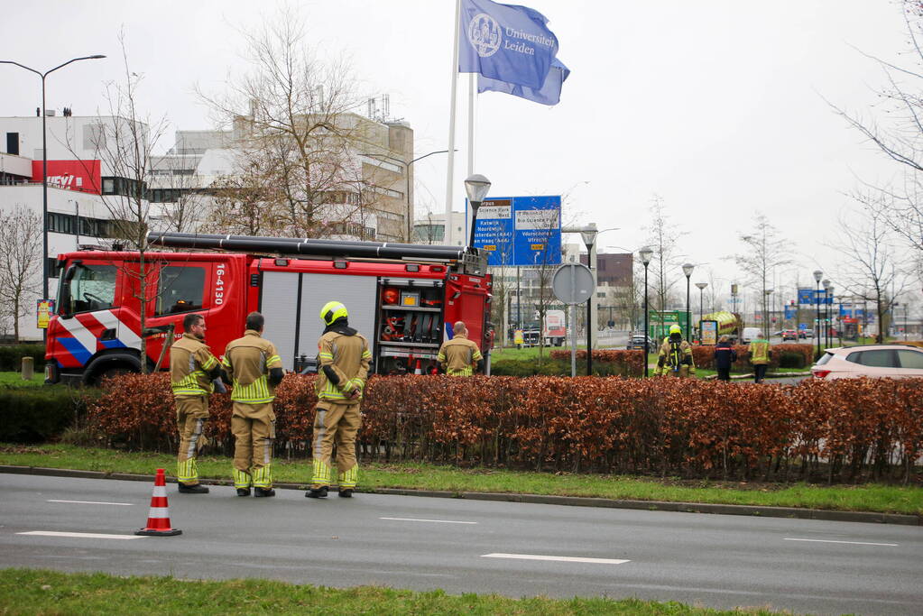 Veel hulpdiensten naar lekkage Universiteit Leiden