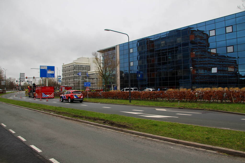 Veel hulpdiensten naar lekkage Universiteit Leiden