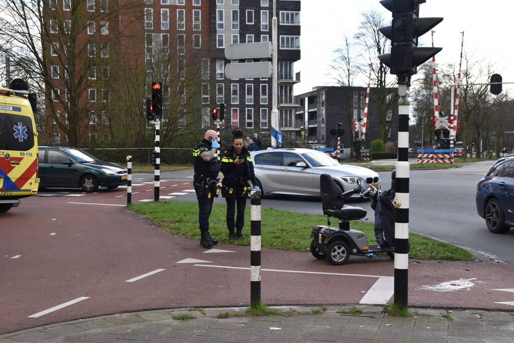 Persoon gewond na val met scootmobiel