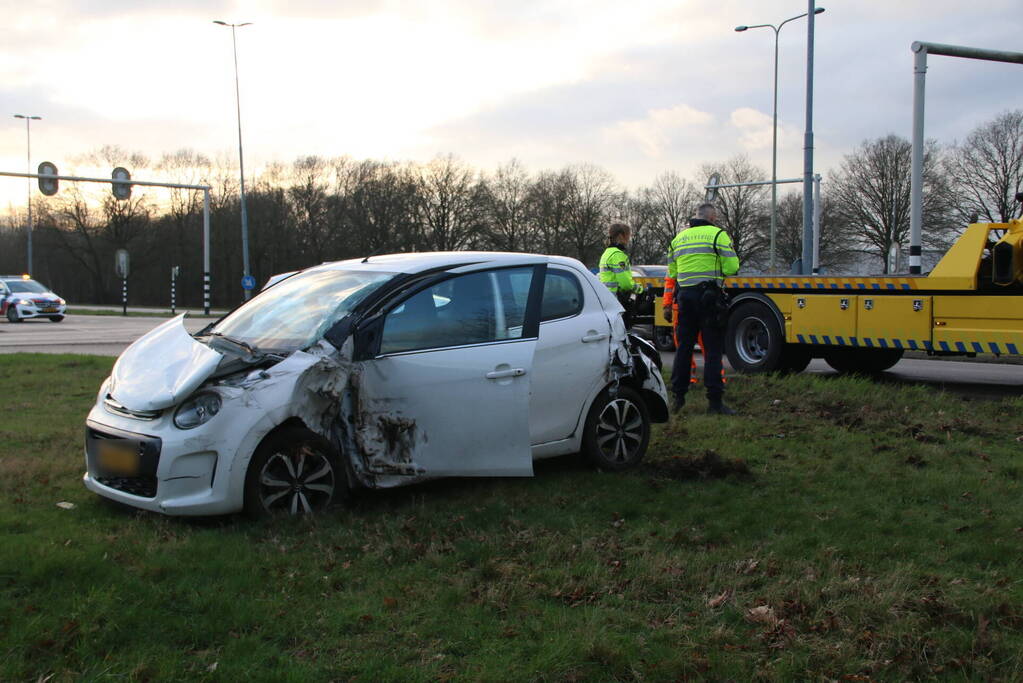 Automobilist gewond bij botsing met vrachtwagen