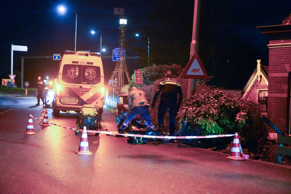 Automobilist rijdt door na aanrijding met fietsers
