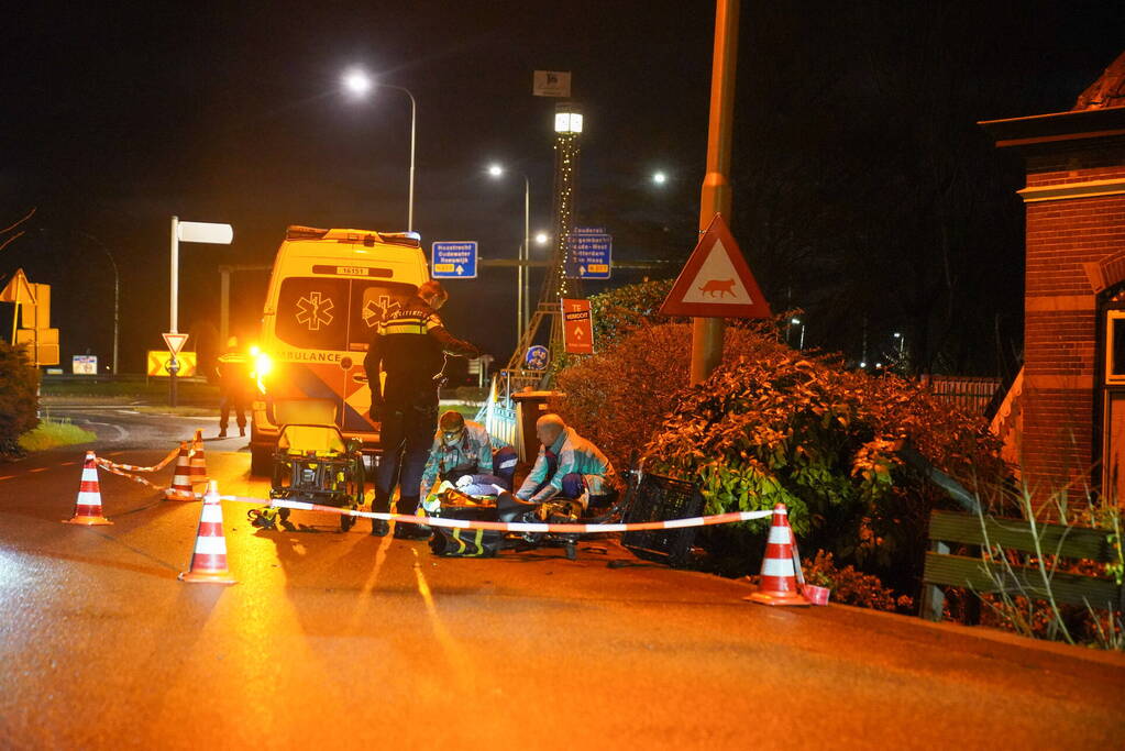 Automobilist rijdt door na aanrijding met fietsers