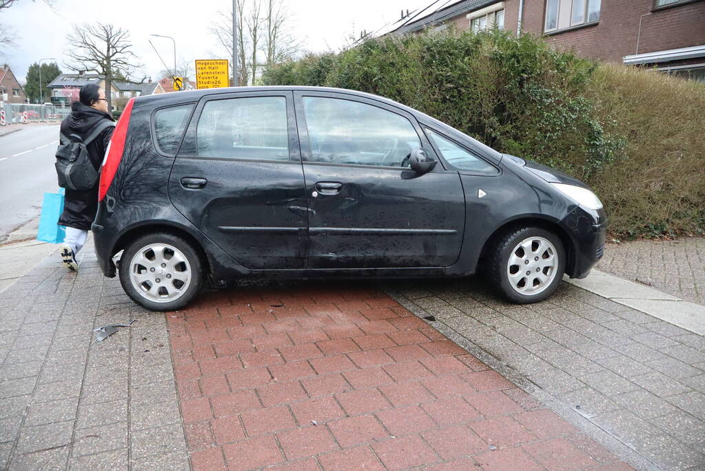 Scooterrijder geschept door afslaande automobilist