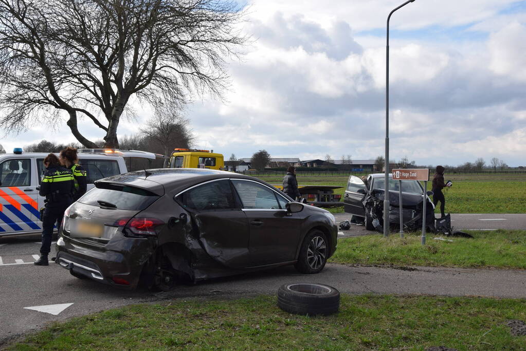 Dronken bestuurder zorgt voor grote schade op kruising