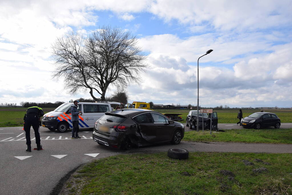 Dronken bestuurder zorgt voor grote schade op kruising