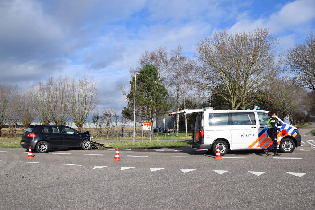 Dronken bestuurder zorgt voor grote schade op kruising