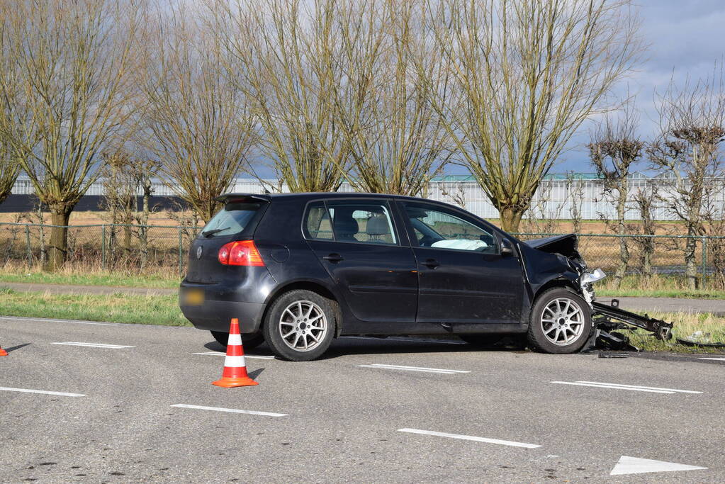 Dronken bestuurder zorgt voor grote schade op kruising