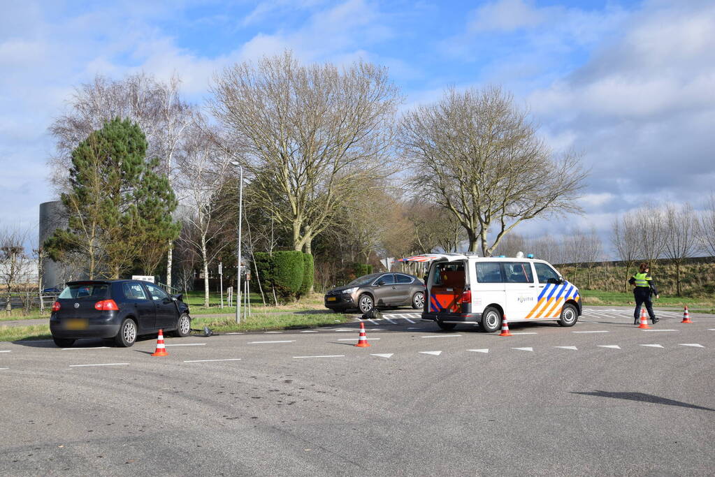 Dronken bestuurder zorgt voor grote schade op kruising